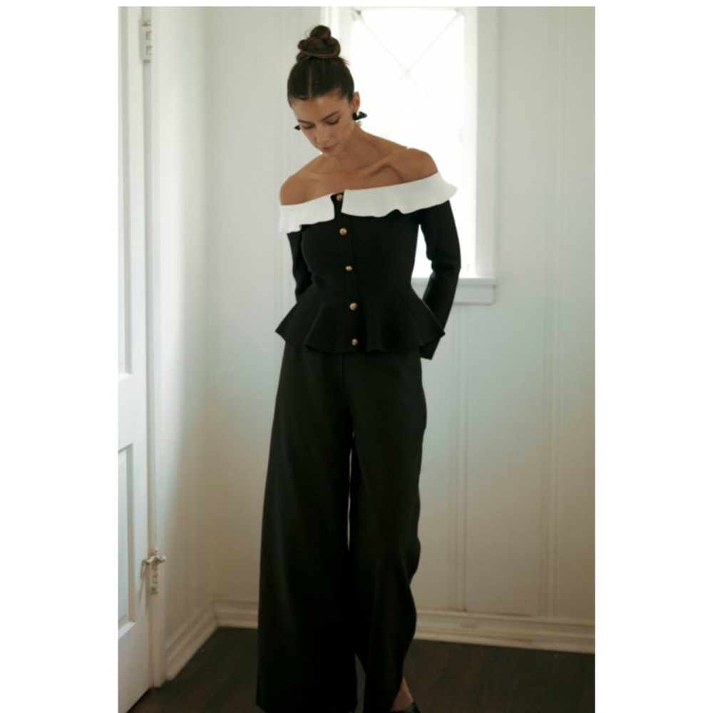 740 • Lux Black Viscose Blend Knit Peplum Top Gold Buttons White Flounce Collar - Picture 3 of 16